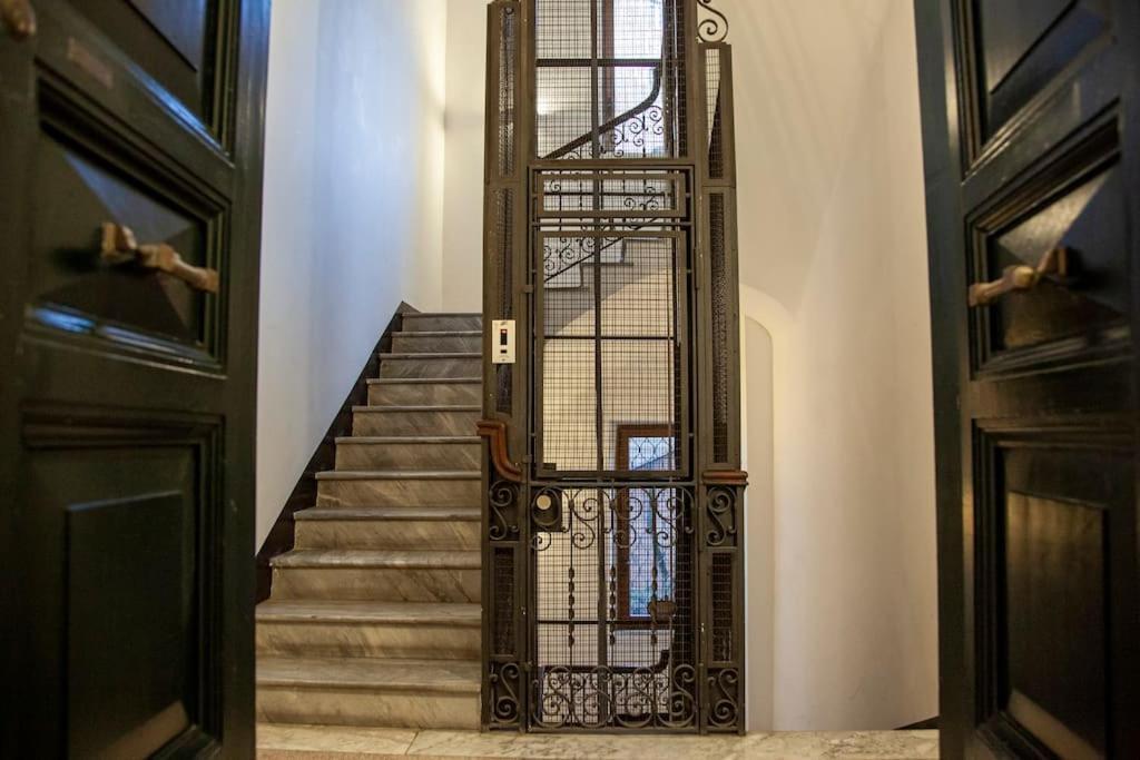 Peaceful Apartment In Piazza Venezia'S Alleys Roma Eksteriør bilde